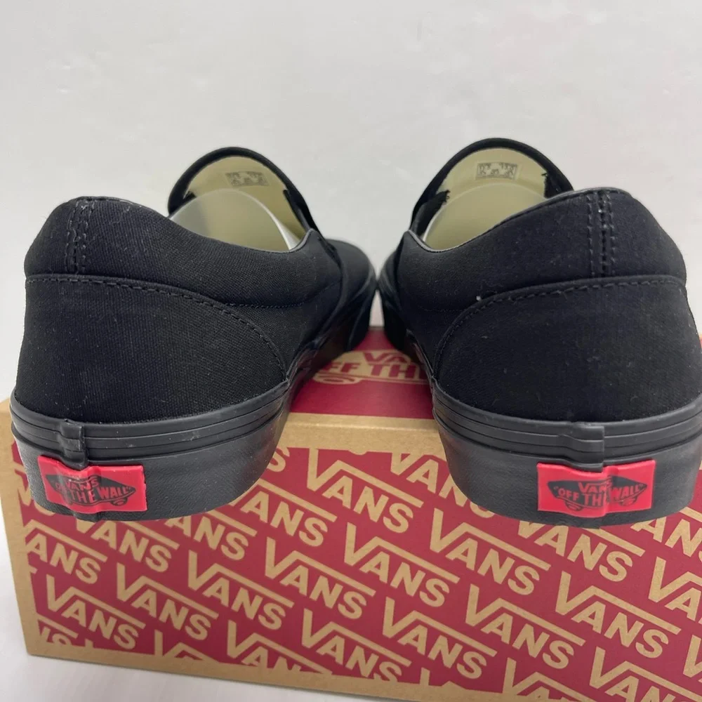 Vans Men's Classic Black Slip-On Sneakers
Black/Black
VN000EYEBKA - Picture 4 of 16